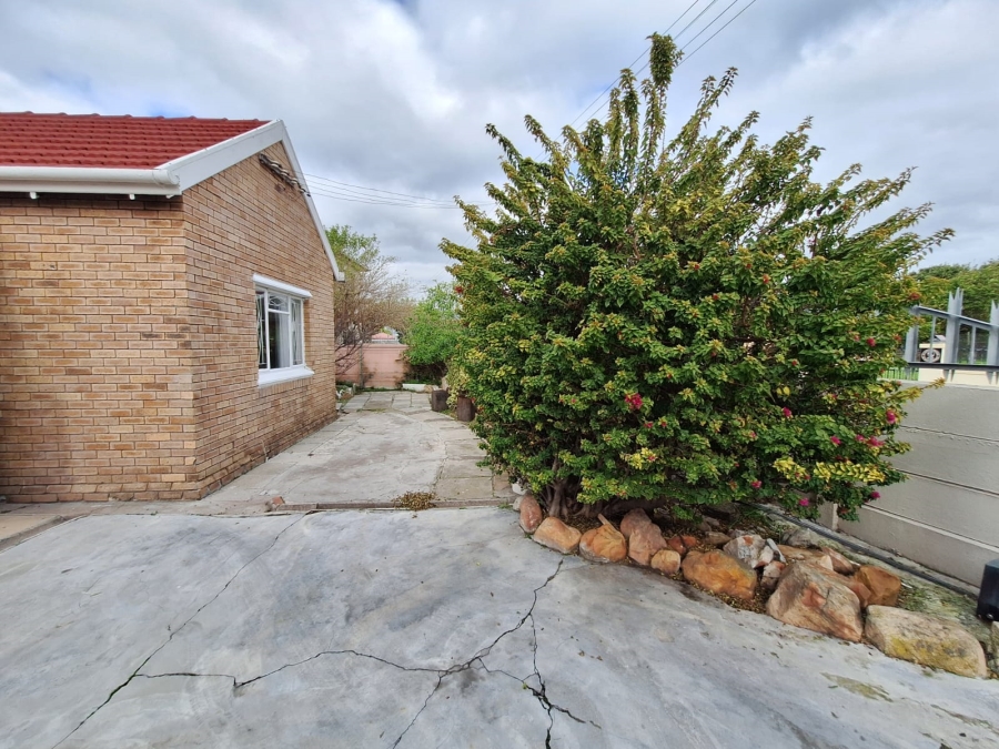 3 Bedroom Property for Sale in Heathfield Western Cape